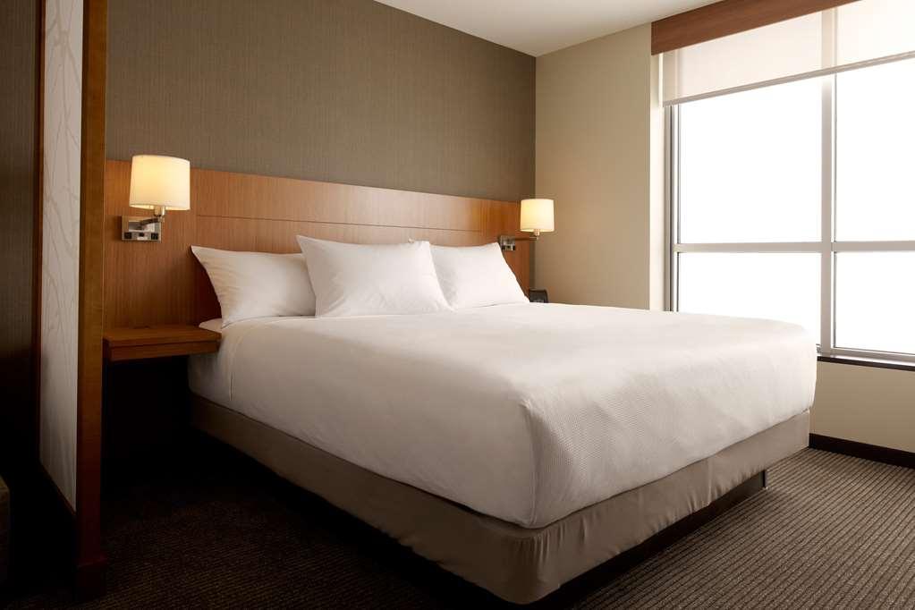 Hyatt Place Polaris Hotel 3*